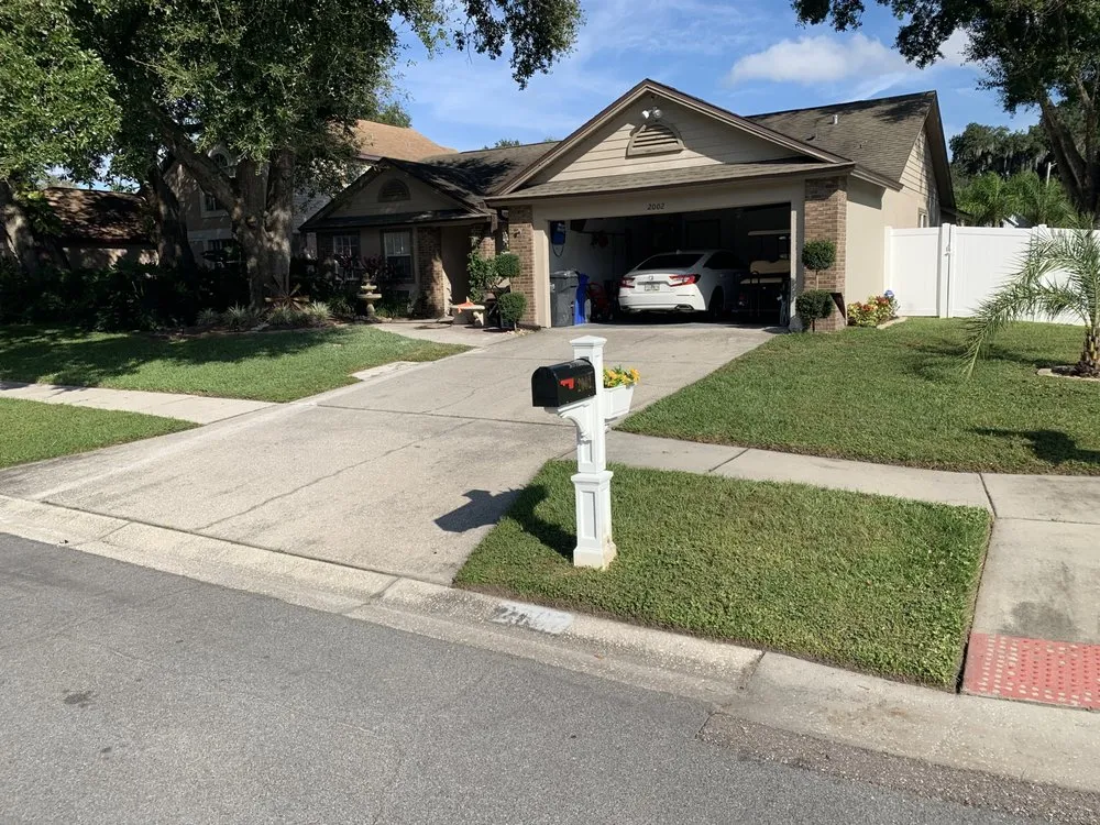 Professional landscaping services experts serving Brandon, FL - Lovett Or Leaf It Lawncare Services