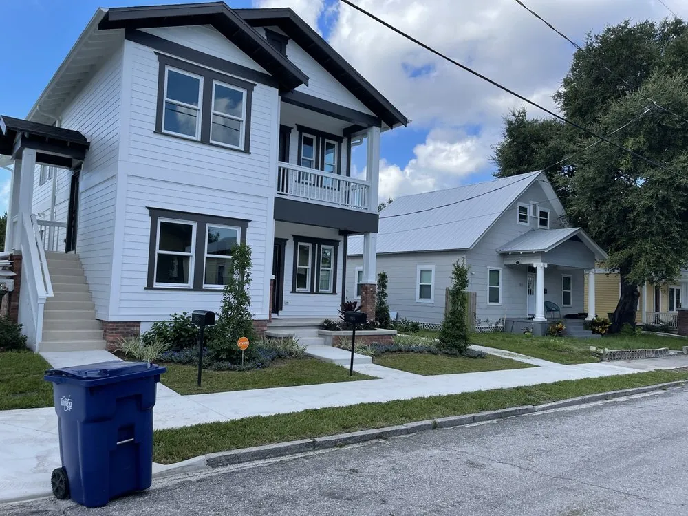 Local residential landscaping experts serving Brandon, FL - Lovett Or Leaf It Lawncare Services