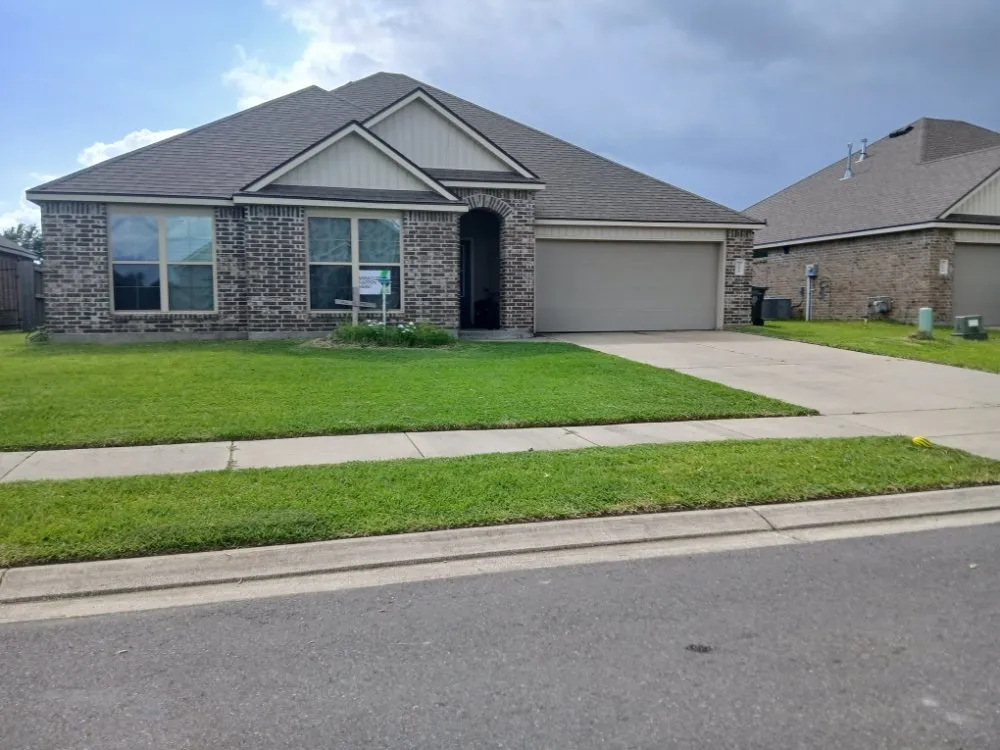 Trusted garden landscaping in Lake Charles, LA by Low Ball Lawn Care