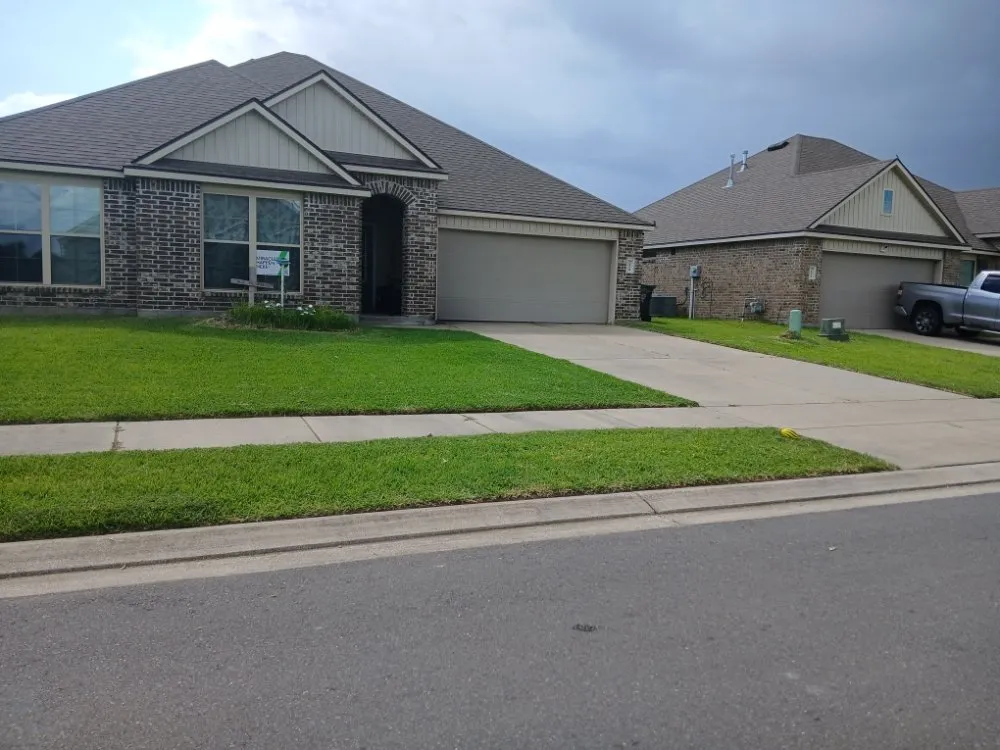 Local yard cleanup service in Lake Charles, LA by Low Ball Lawn Care