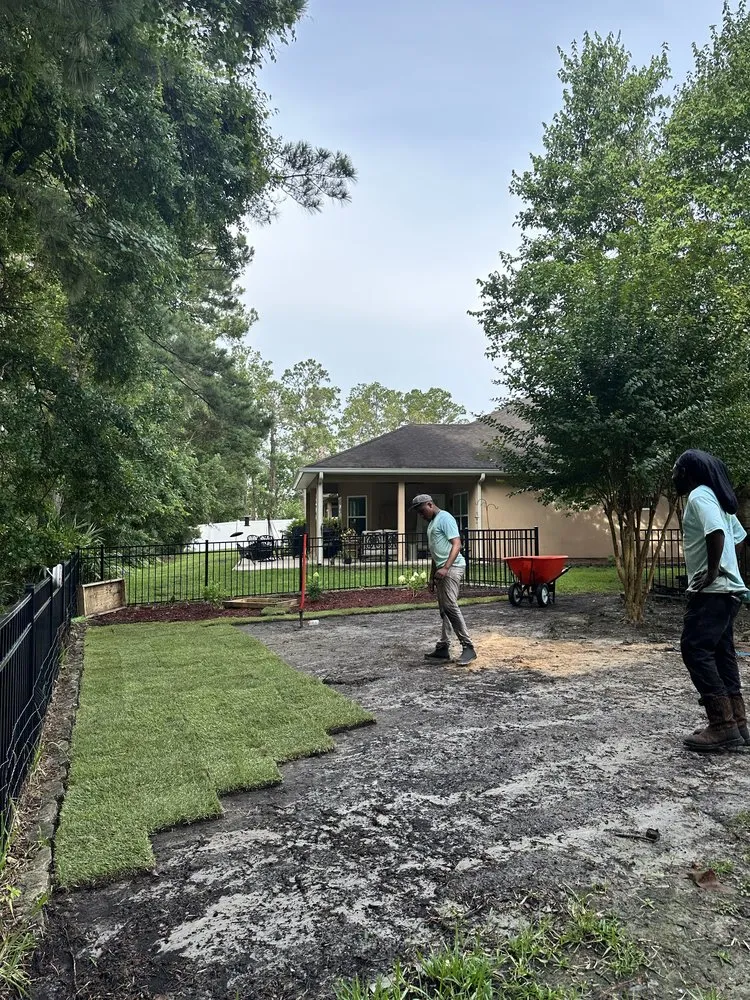 Custom outdoor landscaping in Kingsland, GA by Low Country Hardscape & More