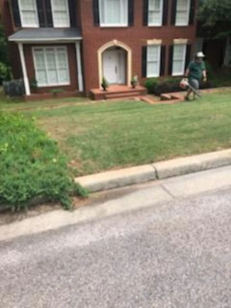 Trusted lawn care service experts serving Augusta, GA - Low Cut Lawn Care