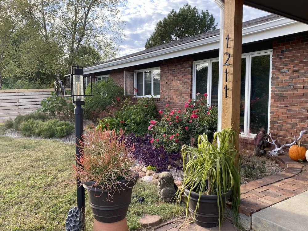 Local residential landscaping experts serving Lawrence, KS - Low Maintenance Landscape