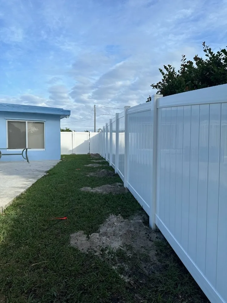 Reliable yard maintenance in Royal Palm Beach, FL - Low Mowz