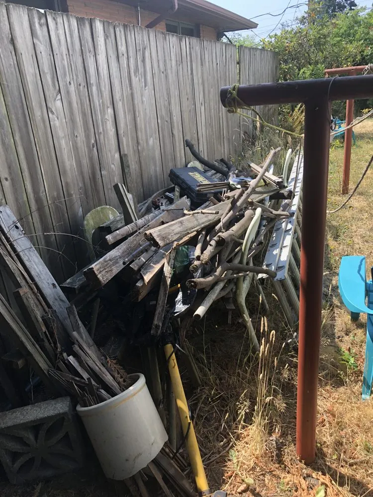 Local landscaping services experts serving Seattle, WA - Low Rate Hauling & Yard Clean Up