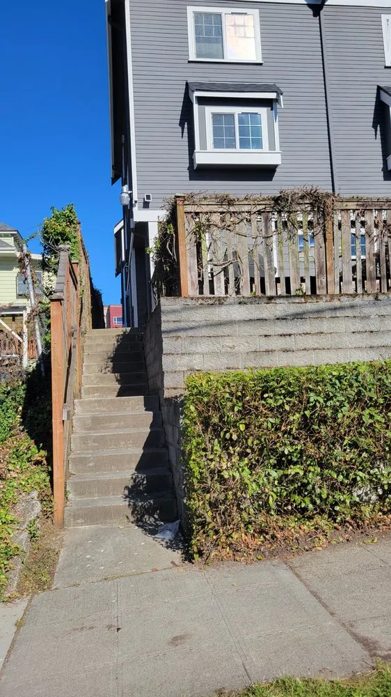 Local garden landscaping in Seattle, WA - Low Rate Hauling & Yard Clean Up