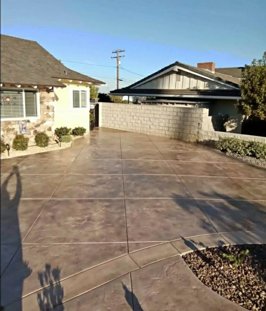 Top-rated lawn care service in Covina, CA by Low Rates Professional Contractor