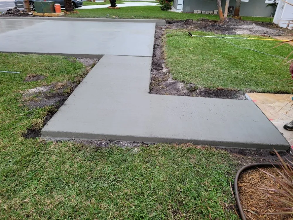 Expert yard maintenance experts serving Boynton Beach, FL - Low Volt Mike