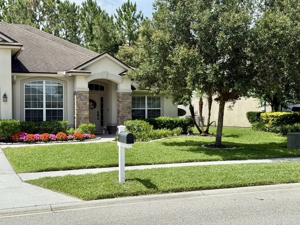 Professional yard cleanup service experts serving St. Augustine, FL - Lowd Landscaping