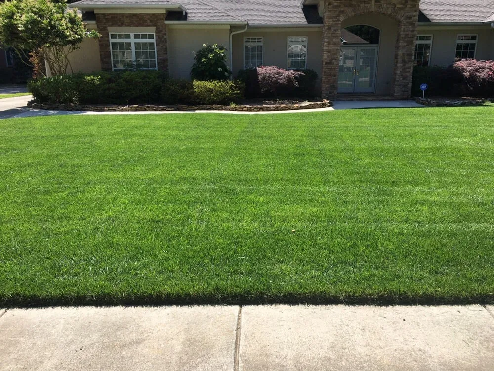 Affordable landscaping services in Owens Cross Roads, AL - Lowery Family Lawn Care