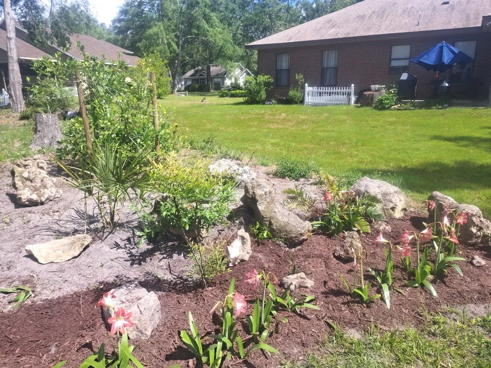 Top-rated lawn care service in Live Oak, FL by Lowe's Landscaping