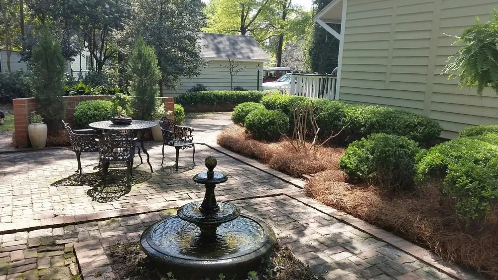 Reliable landscaping services in Valdosta, GA by Lowndes Landscape Managment