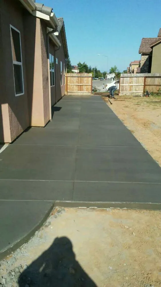 Custom outdoor landscaping for homes in Fresno, CA by Lowrider Landscape & Maintanance