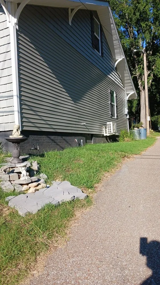 Top-rated lawn care service in Paris, TN by lowry's Lawncare