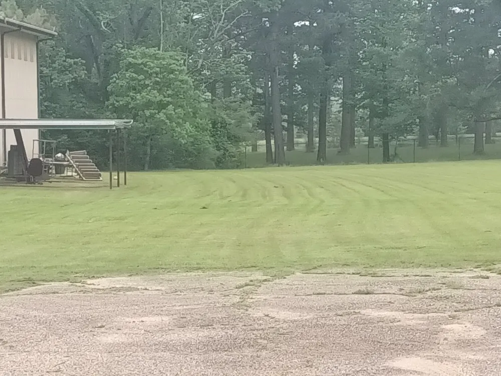 Top-rated lawn mowing service in Spearsville, LA by Loyd Boyz Lawn Sevice