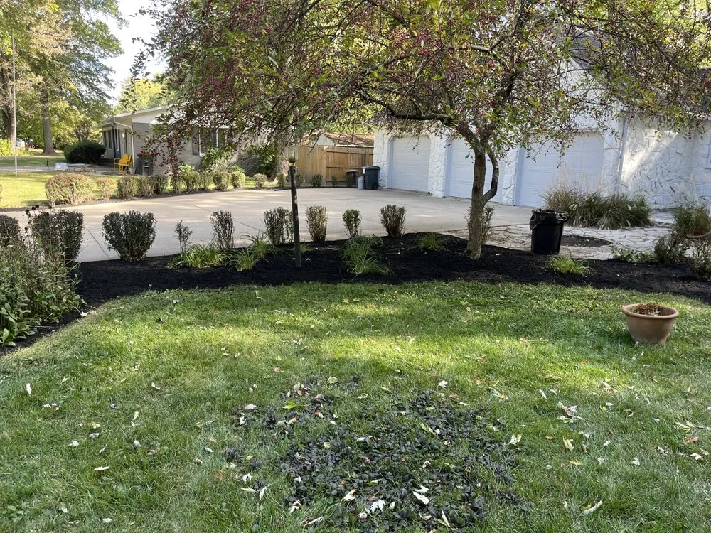 Local yard maintenance in Colburn, IN - Loys Crisp Strips N Designs
