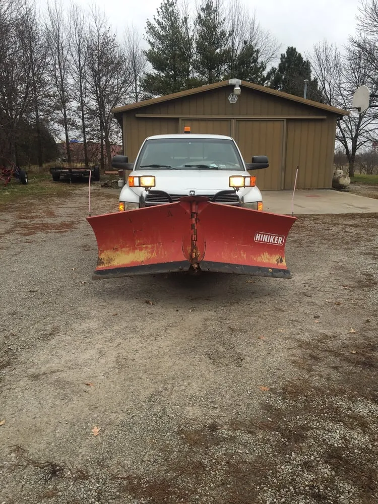 Top-rated lawn care service in Platte City, MO by Loys Home Services