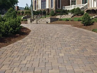 Top-rated yard cleanup service for year-round maintenance in Linn Creek, MO by LOZ Hardscapes