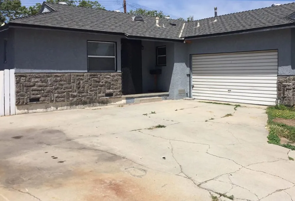 Trusted yard cleanup service in Compton, CA by Loza Concrete