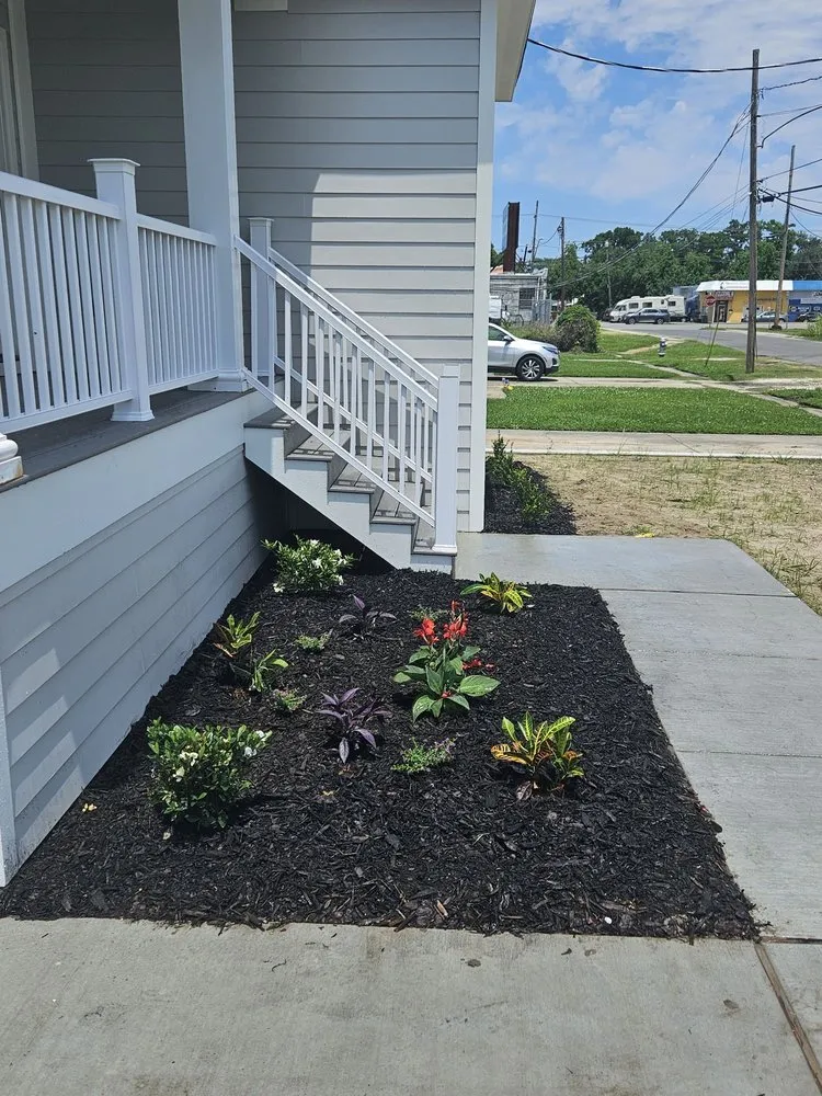 Local lawn mowing service experts serving Kenner, LA - Lozano Lawn and Landscaping