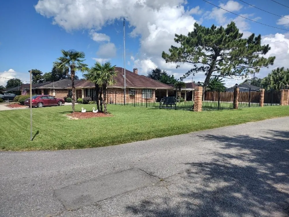 Professional yard maintenance in Kenner, LA by Lozano Lawn and Landscaping