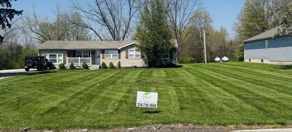 Local residential landscaping experts serving Wentzville, MO - L&P Lawn Service