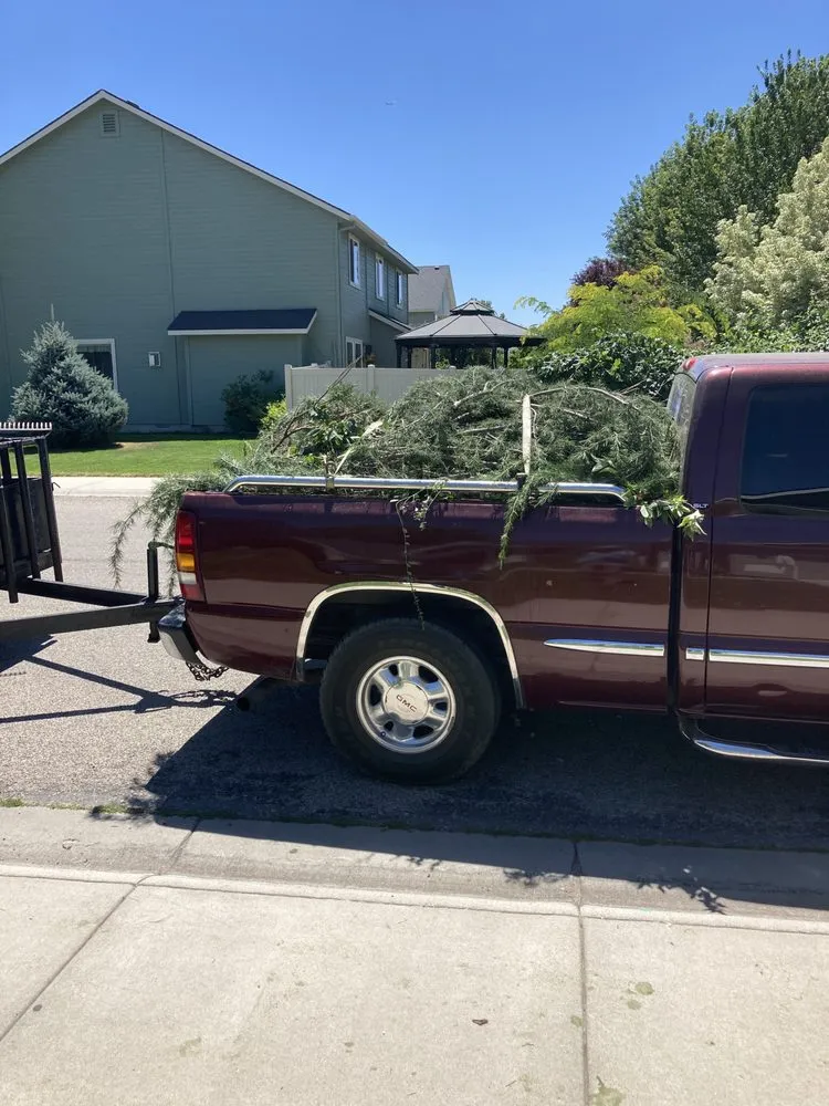 Top-rated lawn care service in Caldwell, ID - López villa landscaping and fence