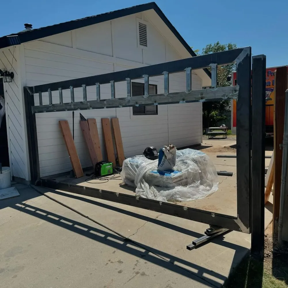 Affordable residential landscaping experts serving Caldwell, ID - López villa landscaping and fence