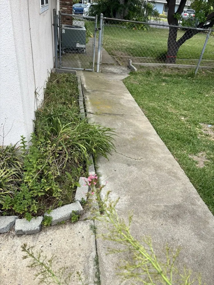 Custom lawn mowing service for homes across Santa Ana, CA - LPZ Construction