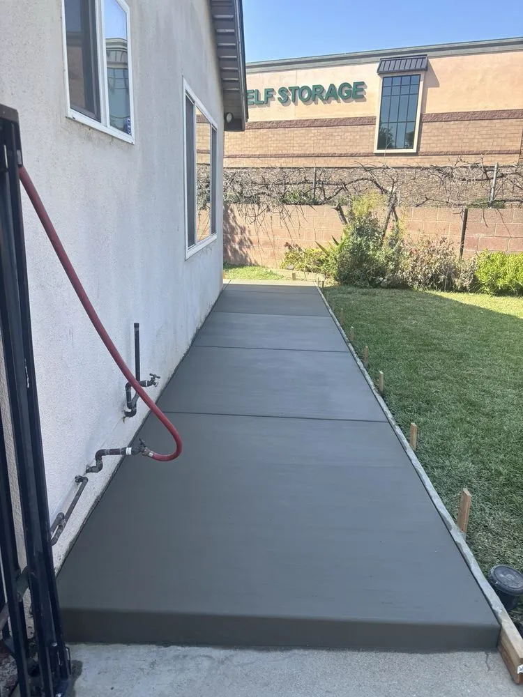 Local garden landscaping experts serving Santa Ana, CA - LPZ Construction