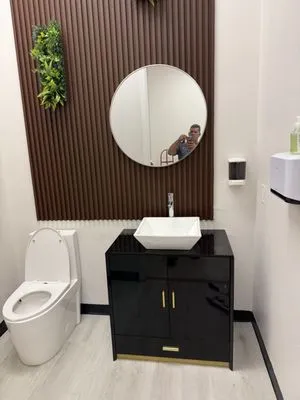 LR Multiservices Logo