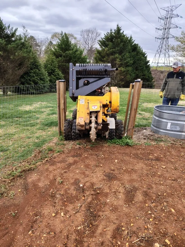 Custom yard maintenance in Clinton, TN - LS Lawn and Stump