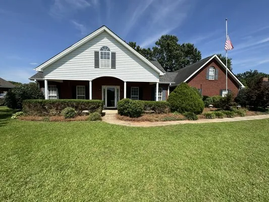 Lucas Landscaping Logo