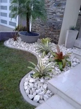Custom lawn care service experts serving West Palm Beach, FL - Lucas landscaping solutions
