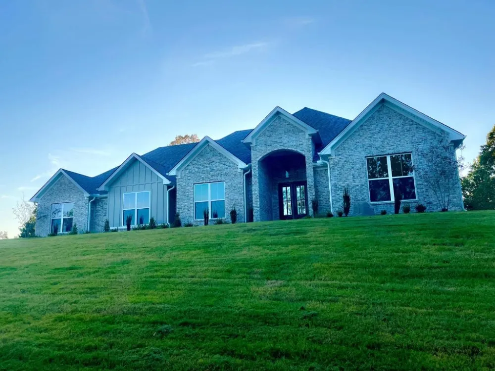 Custom lawn care service experts serving Little Rock, AR - Lucas Lawn Care