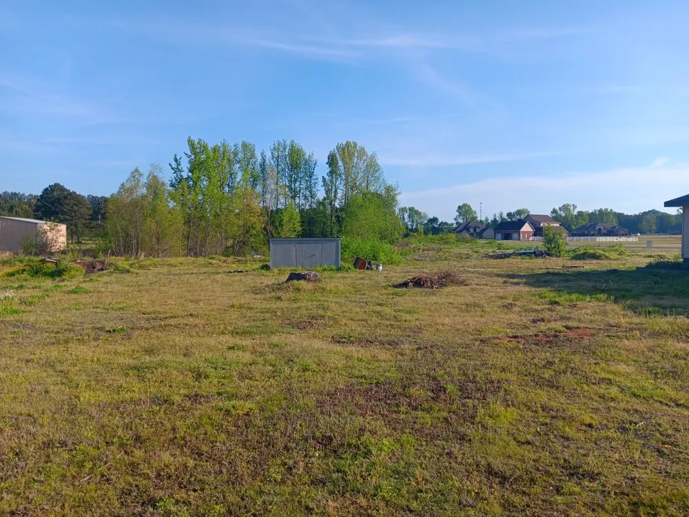 Top-rated yard maintenance experts serving Little Rock, AR - Lucas Lawn Care