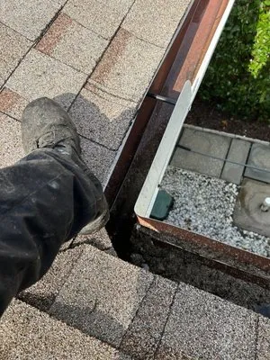 Lucas’ Pressure Washing & Lawn Beautification Logo