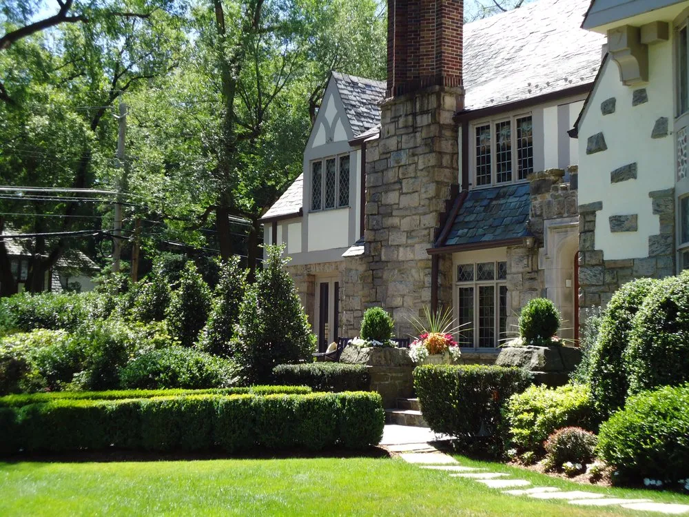 Affordable garden landscaping for residential properties across New Rochelle, NY - Lucente Landscaping