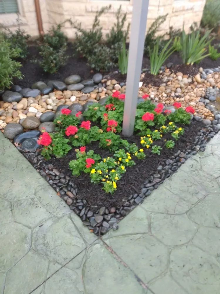 Local garden landscaping with custom design across Robinson, TX - Luciano's 5 Star Lawn Maintenance