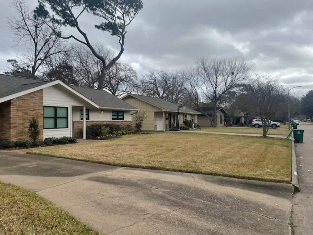 Reliable landscaping services experts serving Robinson, TX - Luciano's 5 Star Lawn Maintenance