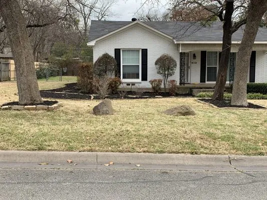 Lucky 7 Landscaping Logo