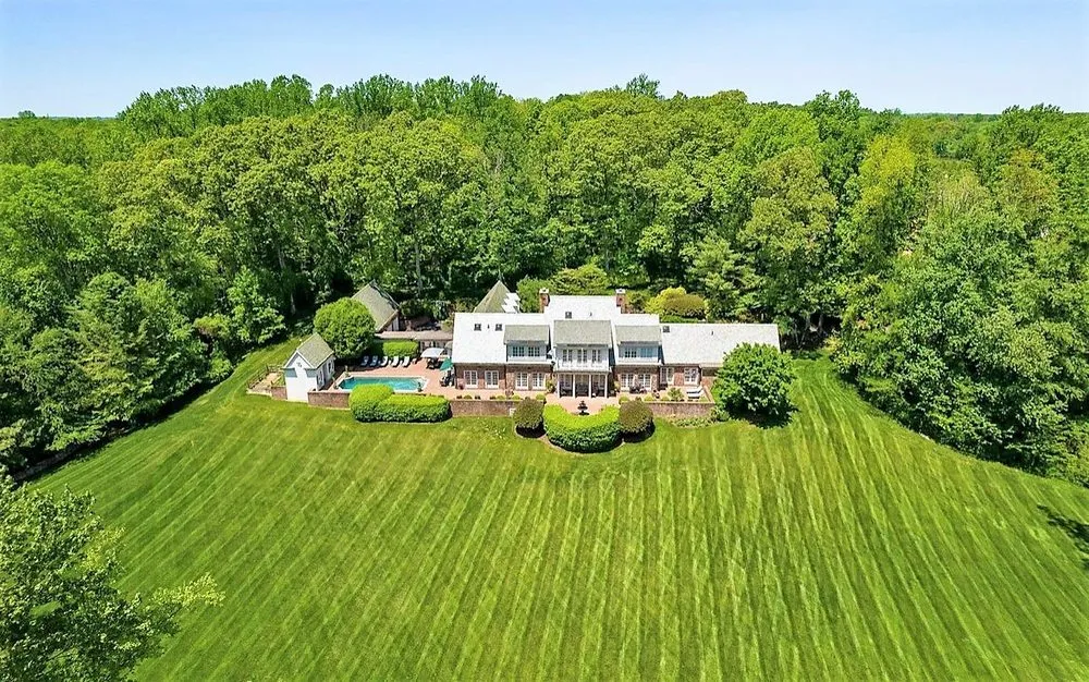 Trusted lawn care service in Stamford, CT - Lucky Lawn