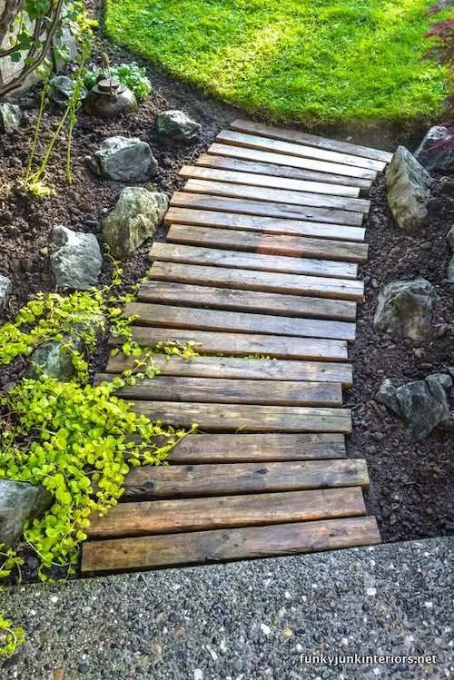 Affordable lawn care service in Saint Bernard, LA by Lucky Leaf Landscaping & Designs