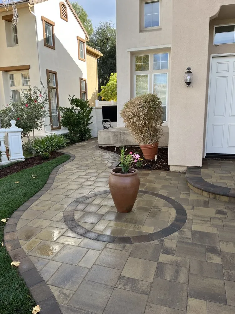 Affordable lawn care service experts serving Laguna Niguel, CA - Lucky Smartscape
