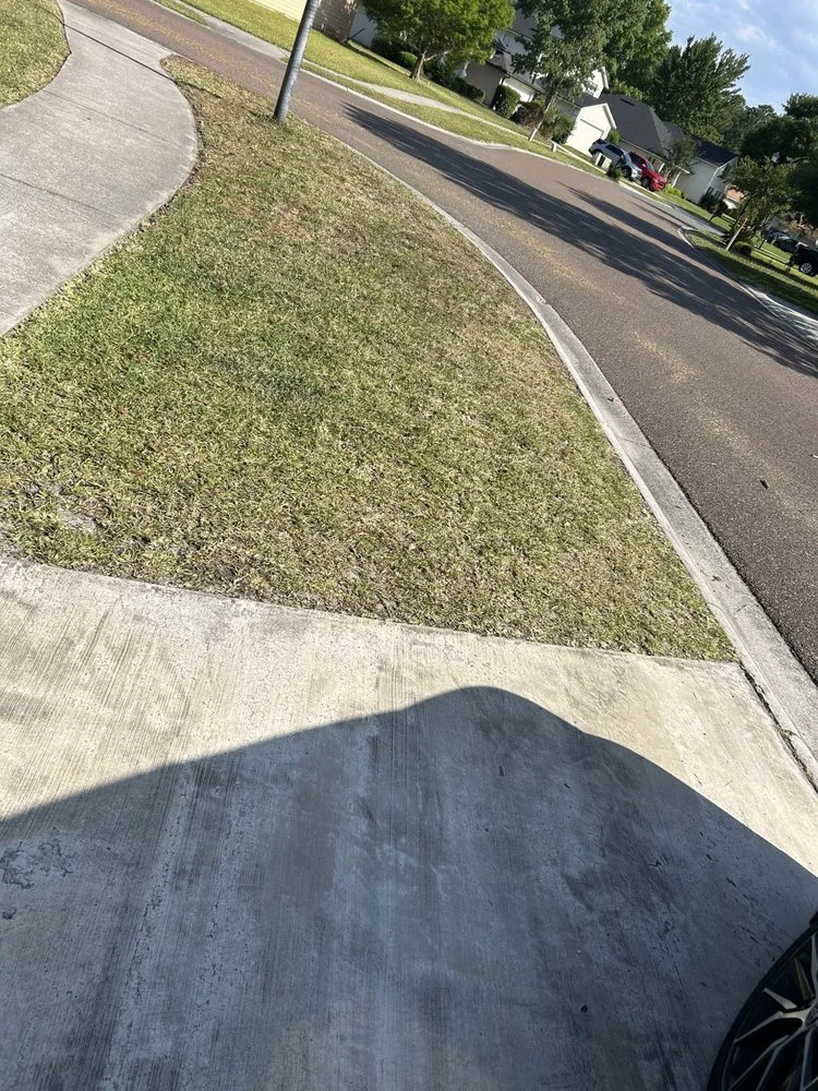 Local lawn mowing service experts serving Jacksonville, FL - Lucky Tony Lawn Service