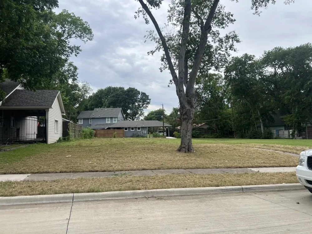 Expert lawn care service with custom design in Irving, TX by Lucky’s Landscaping