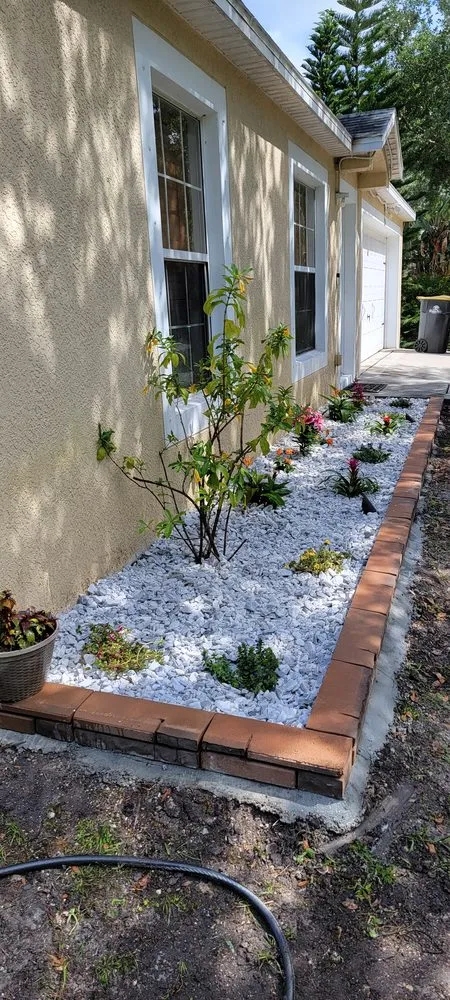 Affordable lawn mowing service experts serving Plam Bay, FL - Lucky's lawn maintenance