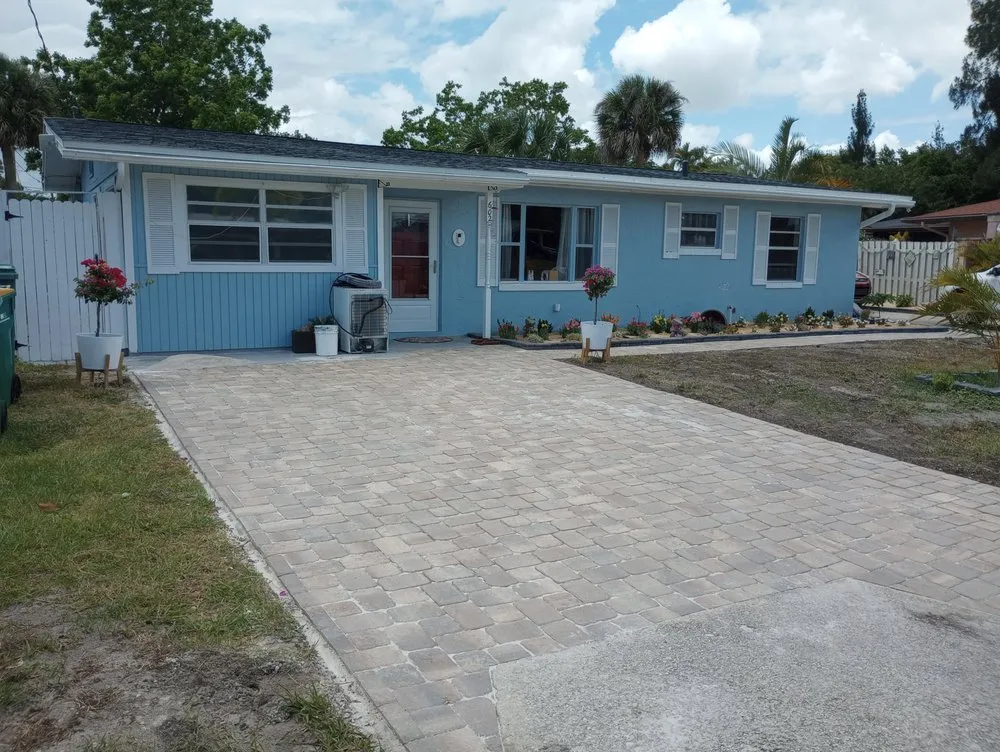 Professional garden landscaping in Plam Bay, FL - Lucky's lawn maintenance