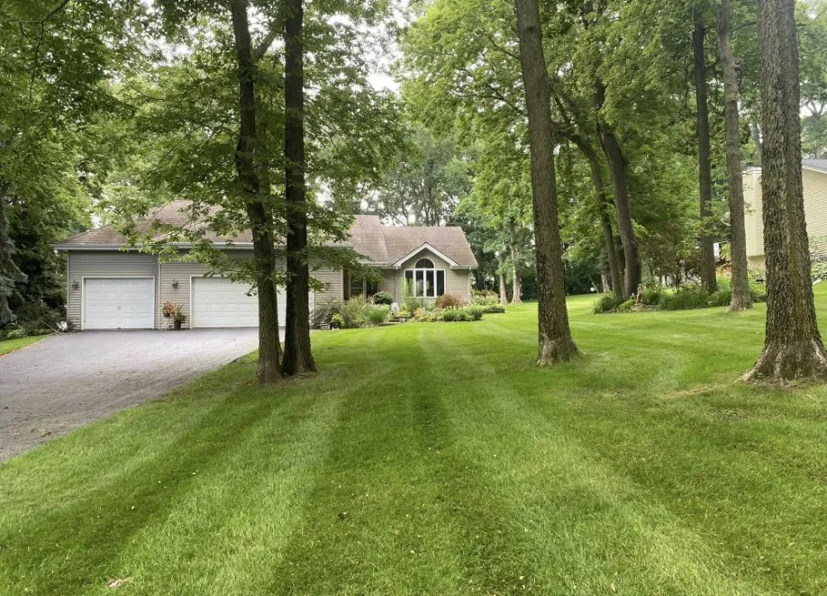 Affordable landscape design for residential properties in Rockford, IL by Lucky’s Lawn Service