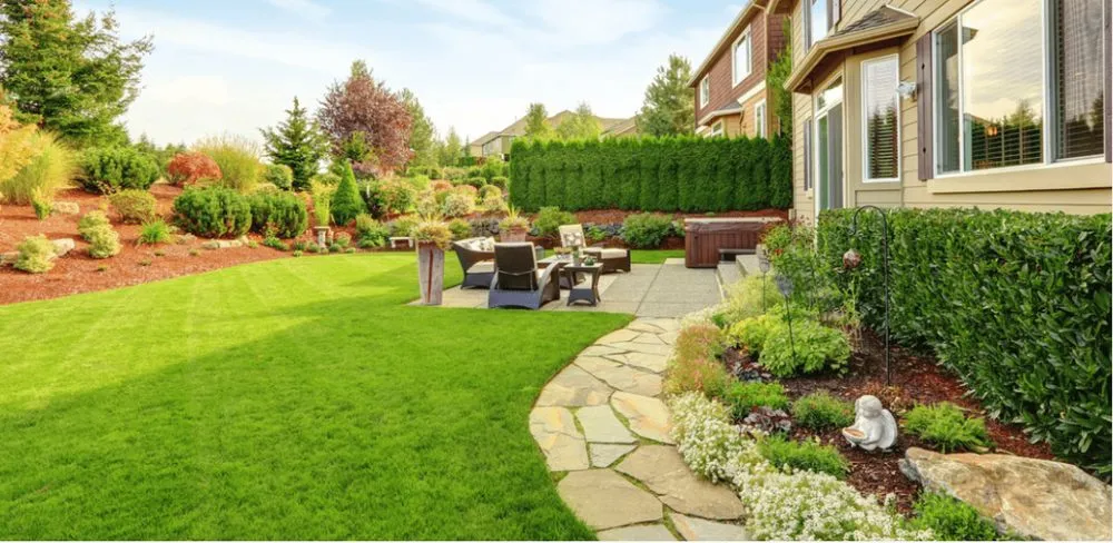 Affordable lawn mowing service experts serving Kingston, OK - Lucky’s Mowing Services